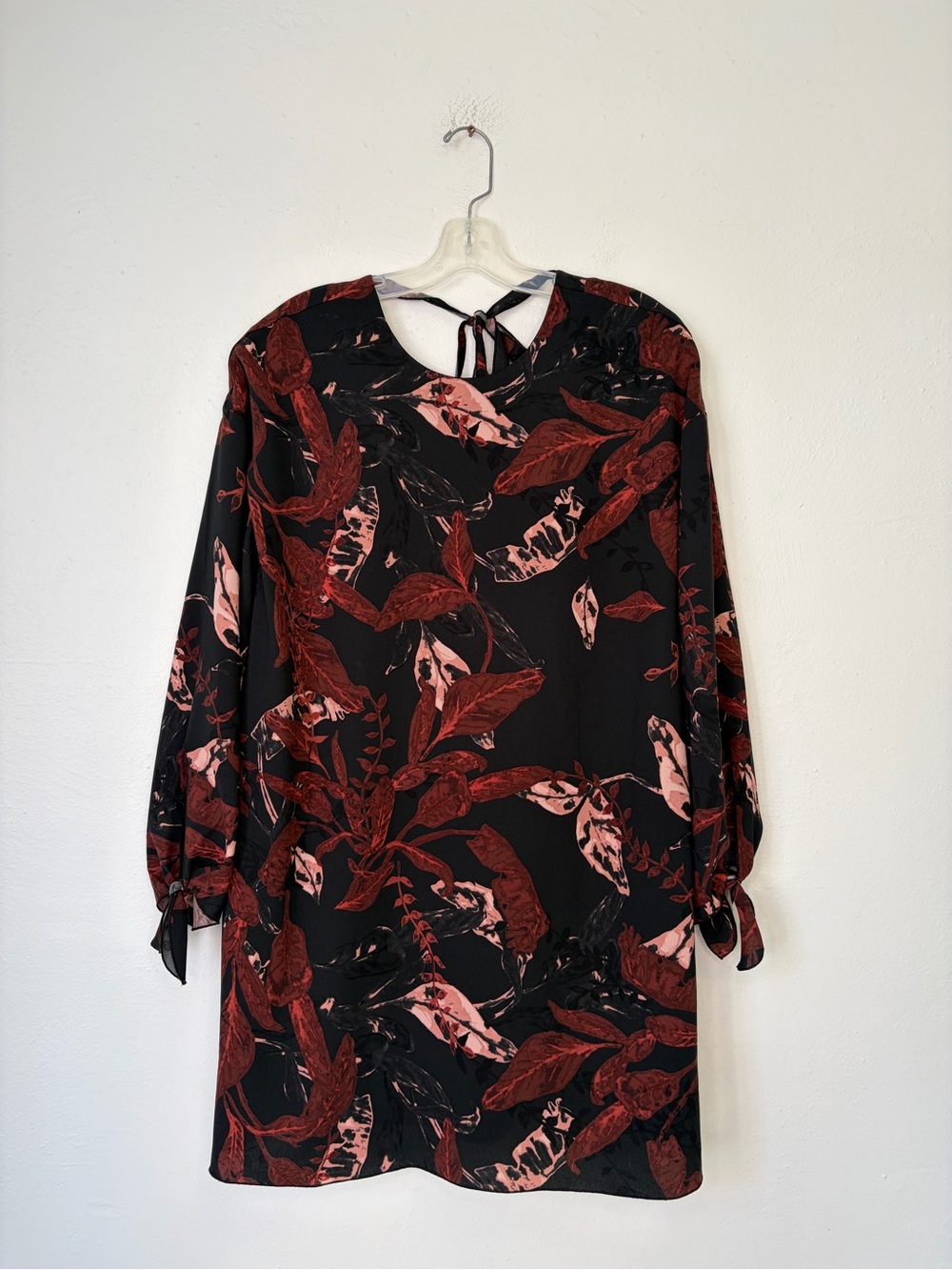 Wilfred Black Long-Sleeve Shift Dress with Red and Pink Leaf Print
